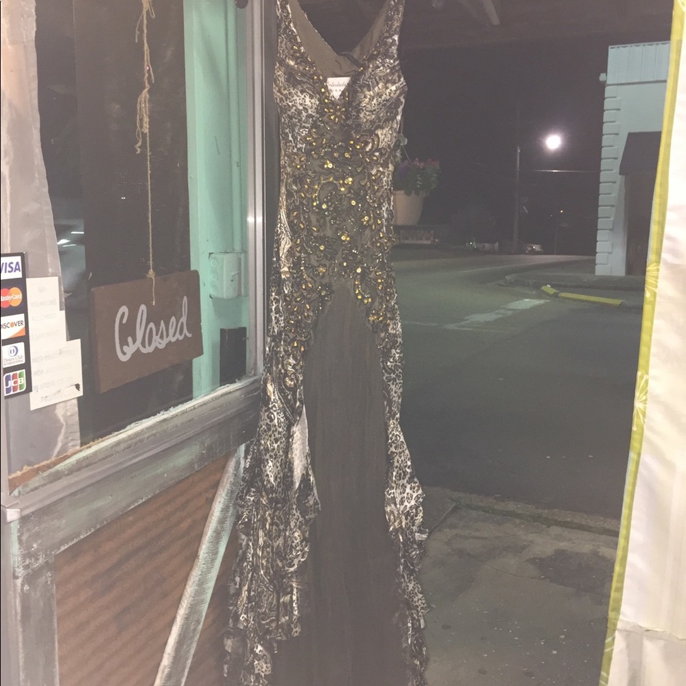 Formal Dress - Picture 2 of 3